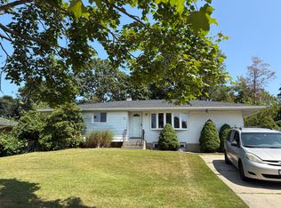 21 Rita Cres, Commack, NY 11725