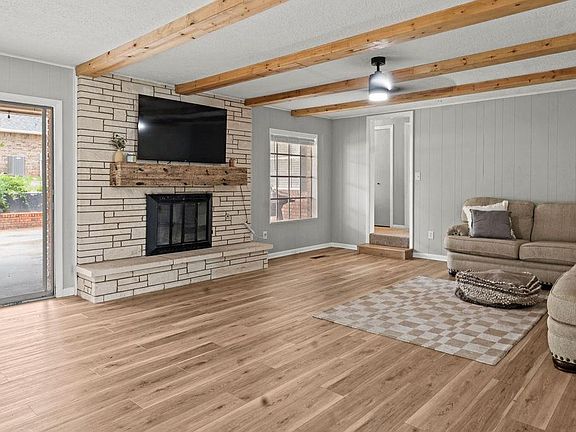 3rd image of 808 N 8th Ave