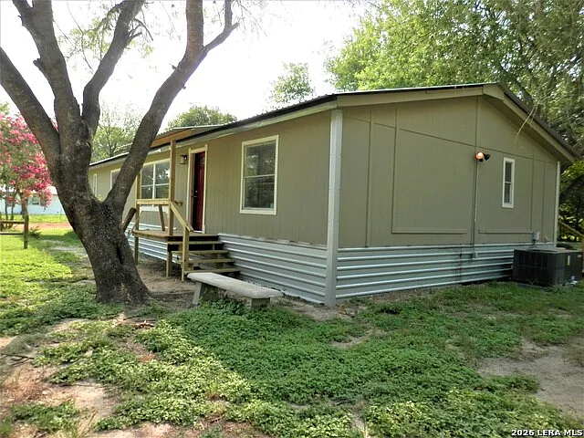 1 bed, 1.0 bath, 758 sqft, $1,100 — Photo 2