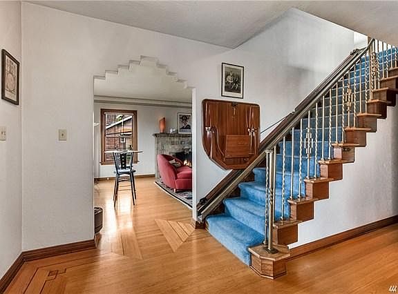3rd image of 5116 Greenwood Ave N