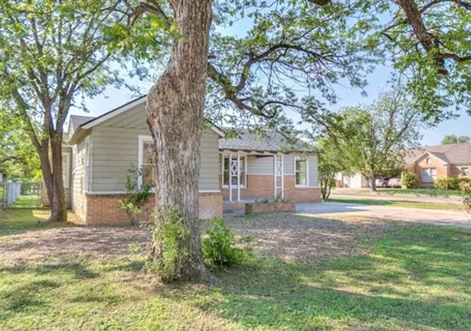Now Available - 4 Bedroom Home!! — Photo 2