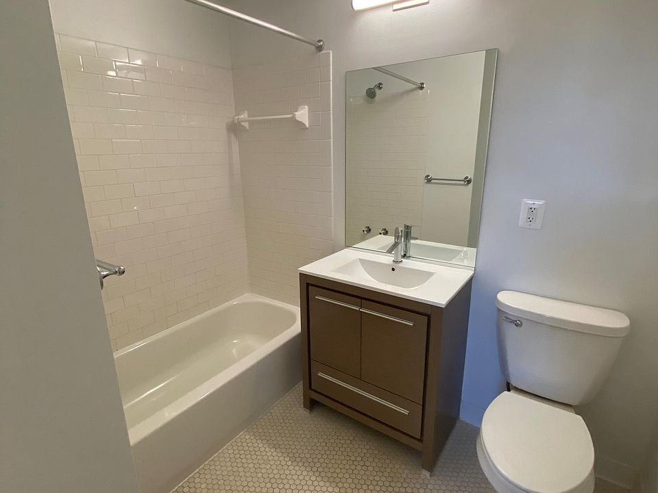 Hall/2nd Bath