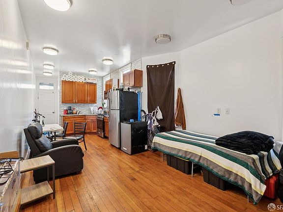 4th image of 2782 Harrison St
