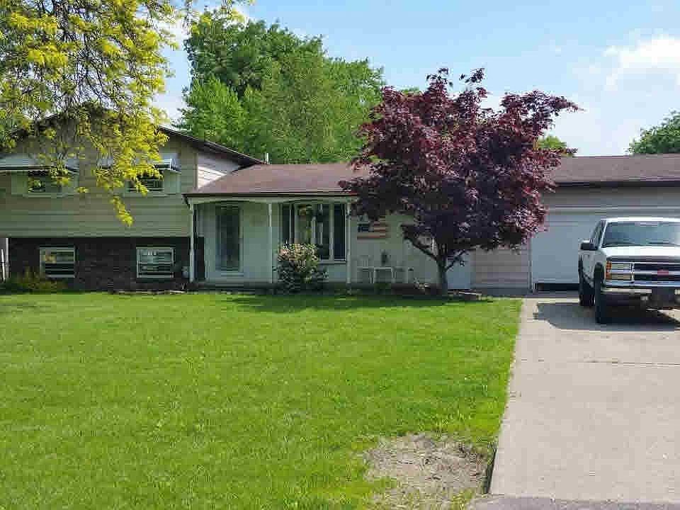 1st image of 3275 N Grove Dr