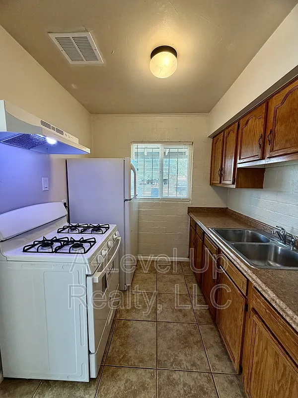 2 bed, 1.0 bath, 850 sqft, $1,050 — Photo 4