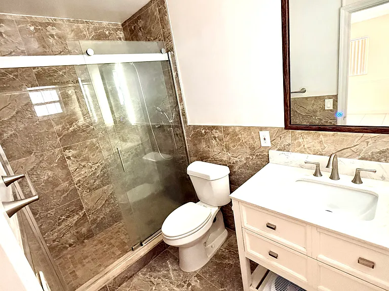 118 SE 10th Ct — Photo 4