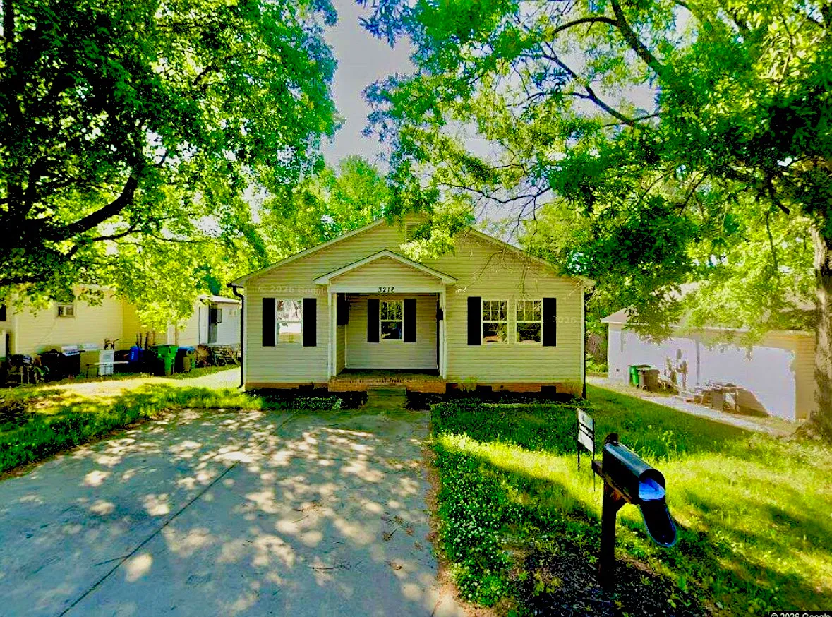 3 bed, 1054 sqft, $2,250 — Photo 1