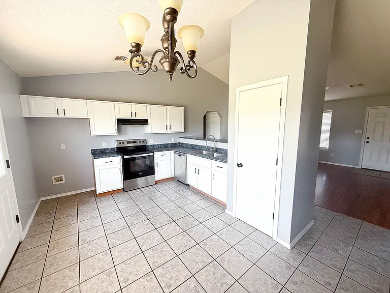 175 Ridgecrest Dr — Photo 5