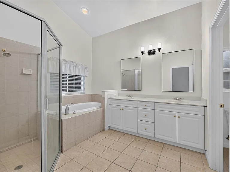 914 SW 83rd Ter — Photo 29