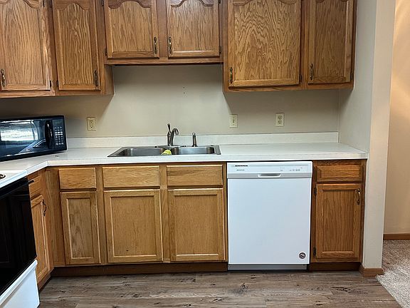 3rd image of 866 Highview Dr E