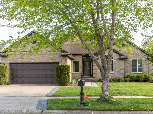 21340 Bunker Dr, Macomb, MI 48042