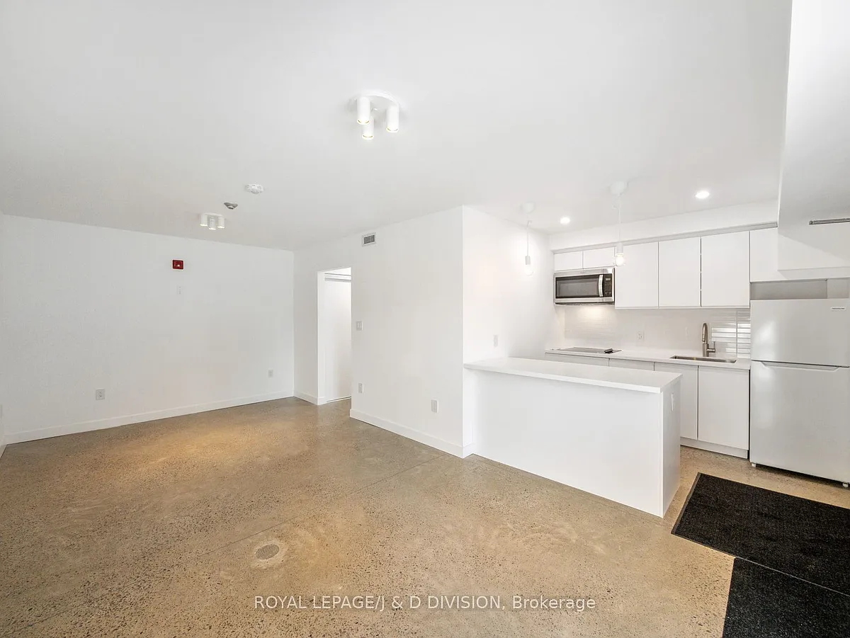 Building Photo - 325 Sammon Ave #G3