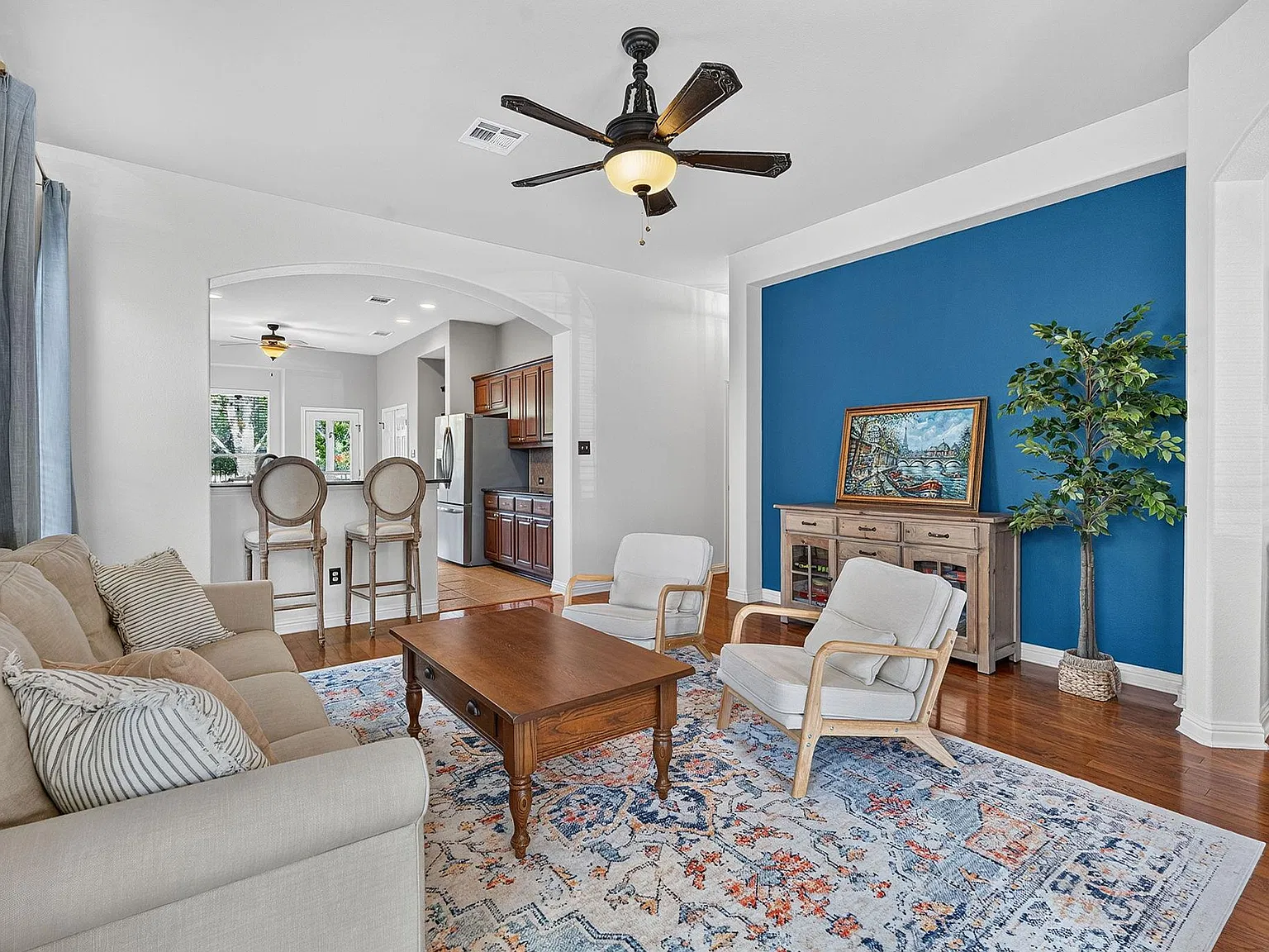 3 bed, 2.0 bath, 1708 sqft, $2,400 — Photo 4