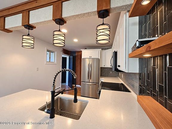 3rd image of 1314 Main St Floor 2