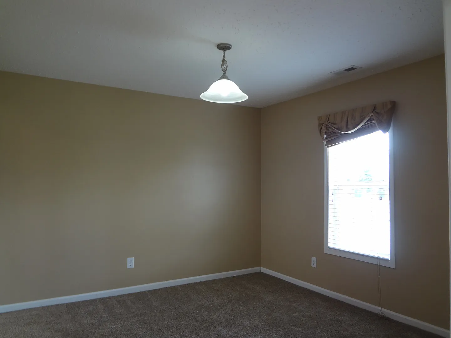 Beautiful Home in Jacksonville Commons — Photo 2