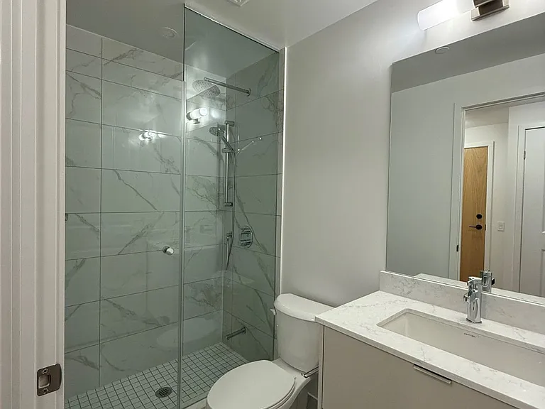 202 Burnhamthorpe Rd E #1410 — Photo 3