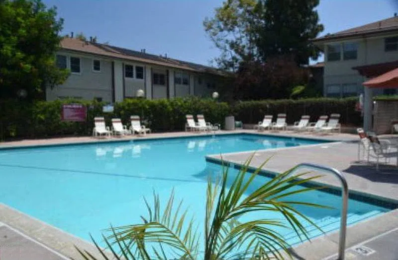 2 bed, 1.5 bath, 900 sqft, $2,900 — Photo 2