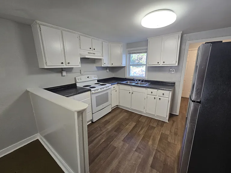 1223 Elliott Ave — Photo 5