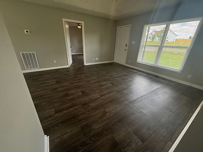 1237 Kendall Dr — Photo 6