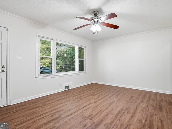 4th image of 243 S Myrtle St