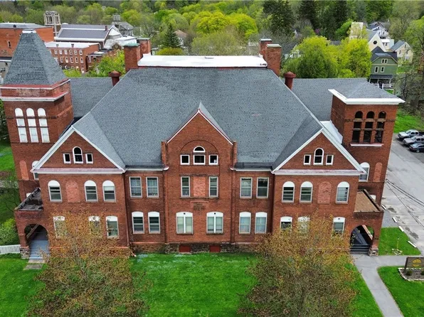 7 1/2 Marvin St, Clinton, NY 13323