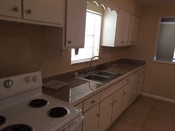 3rd image of 1706 Hillside Dr