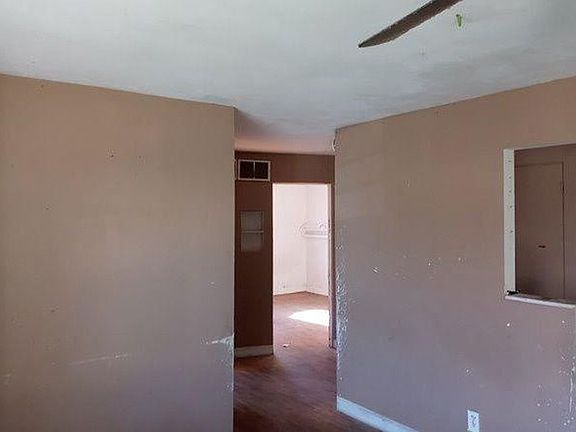 4th image of 605 Hazel St