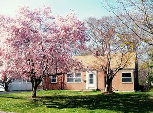 86 Evelyn St, Trumbull, CT 06611