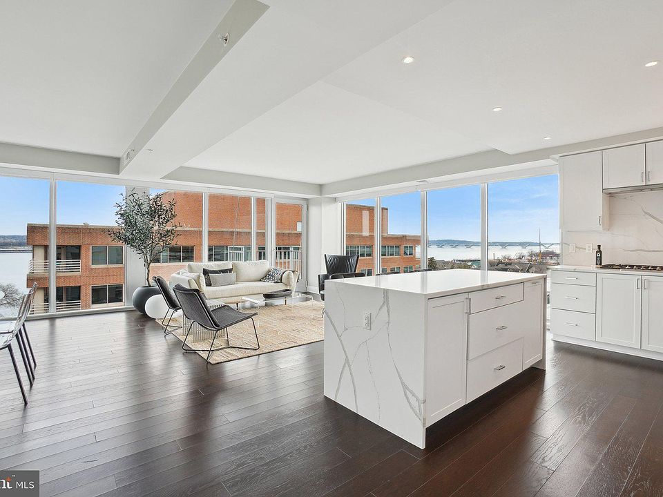 1st image of 925 N Fairfax St #601