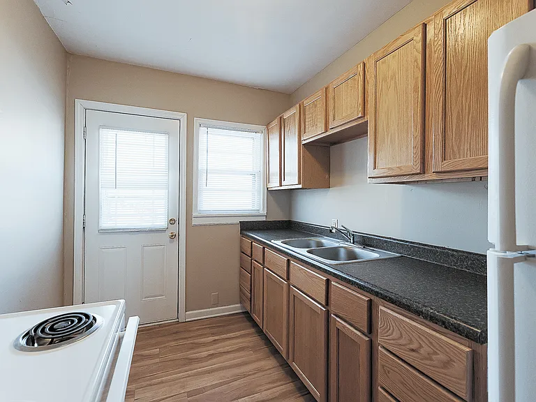 3426 Starr St #B — Photo 7