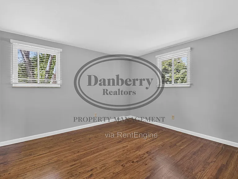 6946 Kinsman Dr — Photo 22