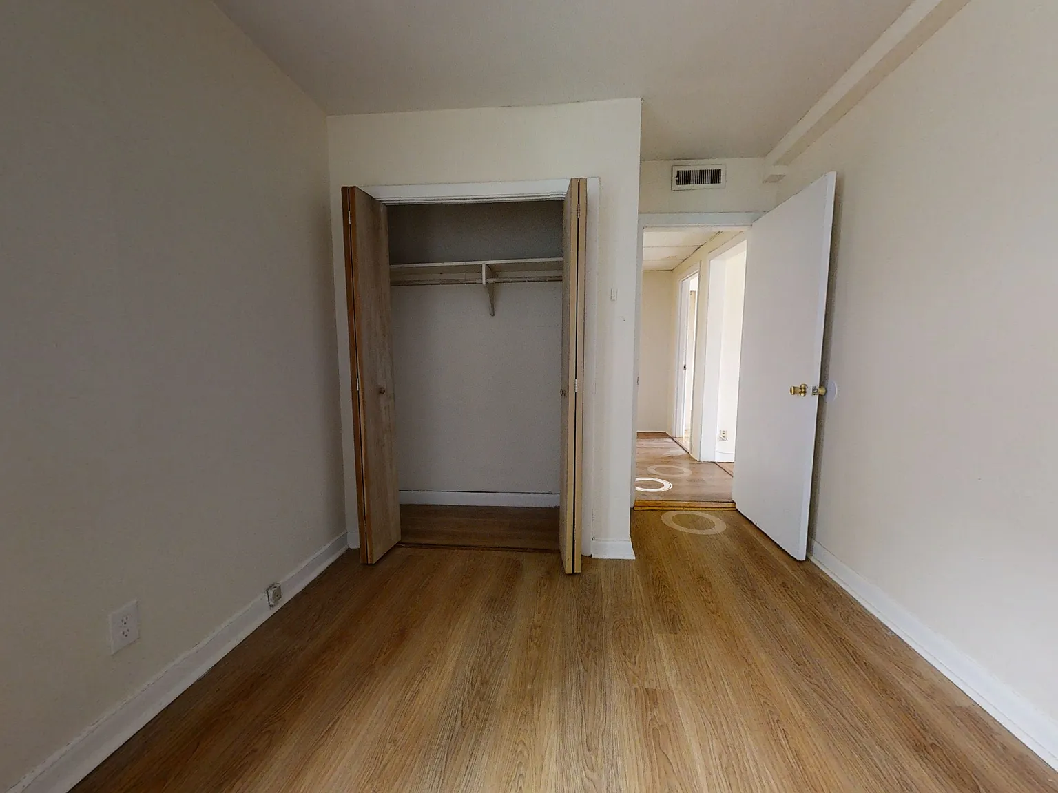 3 bed, 1.5 bath, $4,000 — Photo 4