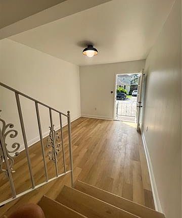 4th image of 881 Hidalgo St
