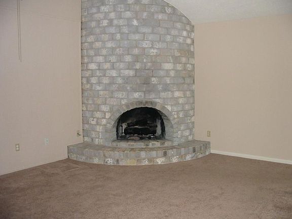 Gas log corner fireplace