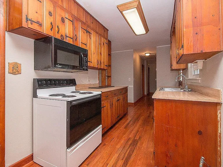 3705 Oxford St — Photo 8