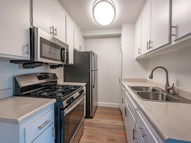 Oak Park Apartments — Photo 22