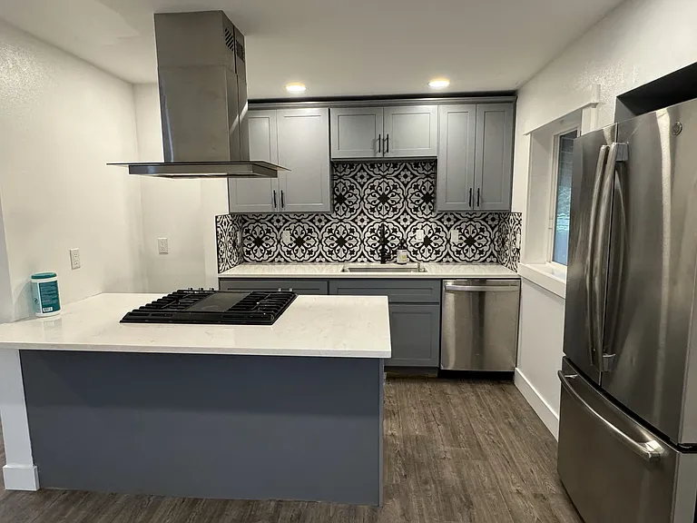 604 Camas Ave NE — Photo 5