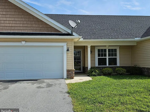 106 Saffron Ter, Falling Waters, WV 25419