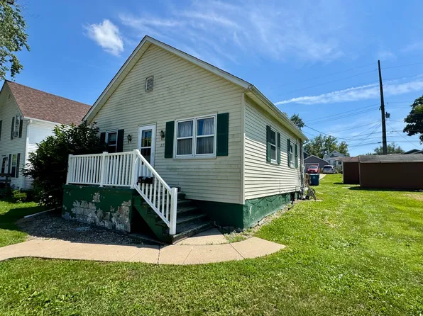 221 E 1st St, Spring Valley, IL 61362