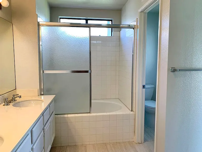 10725 Wallingford Rd — Photo 21
