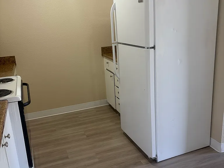 Sierra Madre Apartments — Photo 14