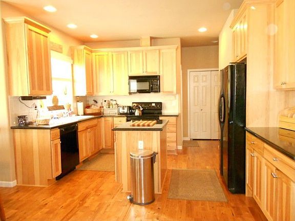 Nice open kitchen with center island.