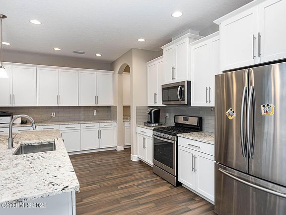 4th image of 7516 Millbrook Ave