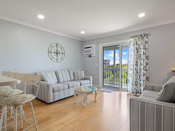 2nd image of 209 SE 77th St #4