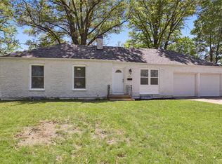 1011 W 1st St, Lees Summit, MO 64063