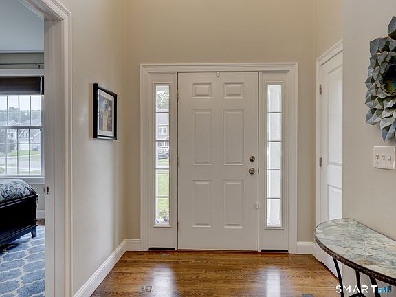 3rd image of 33 Hunters Lane