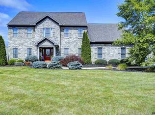 2886 Halstead Ln, York, PA 17404