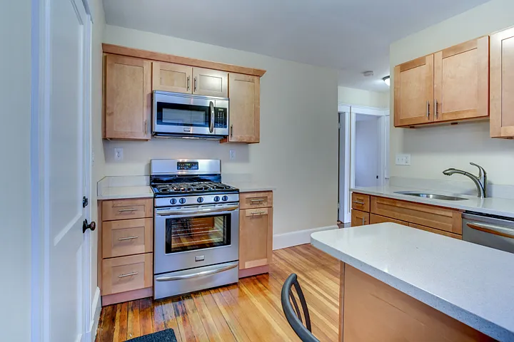 3 bed, 1000 sqft, $2,650 — Photo 2