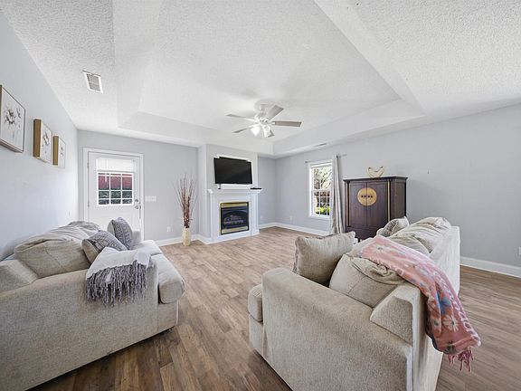 5th image of 3402 Landmark Dr