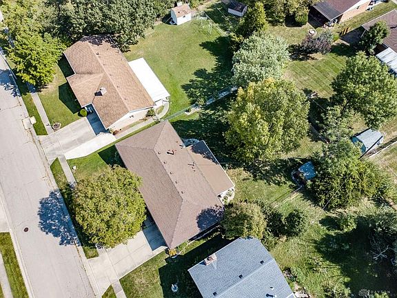 2nd image of 818 Fairway Ct